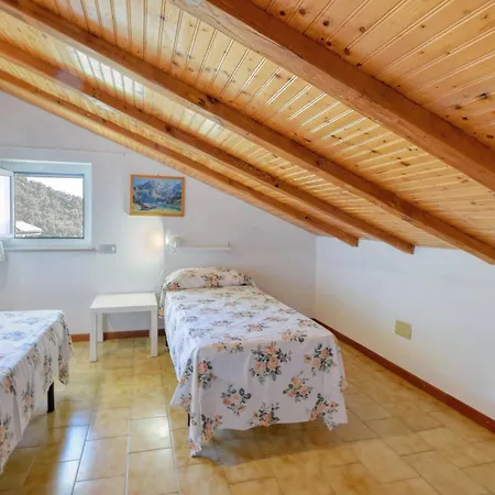 2 Bedroom Stunning In Apartment Moneglia