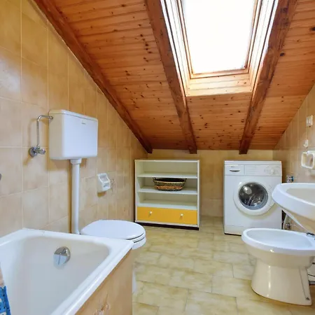 2 Bedroom Stunning In Apartment
