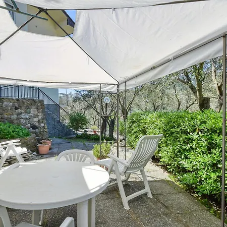 2 Bedroom Stunning In Moneglia