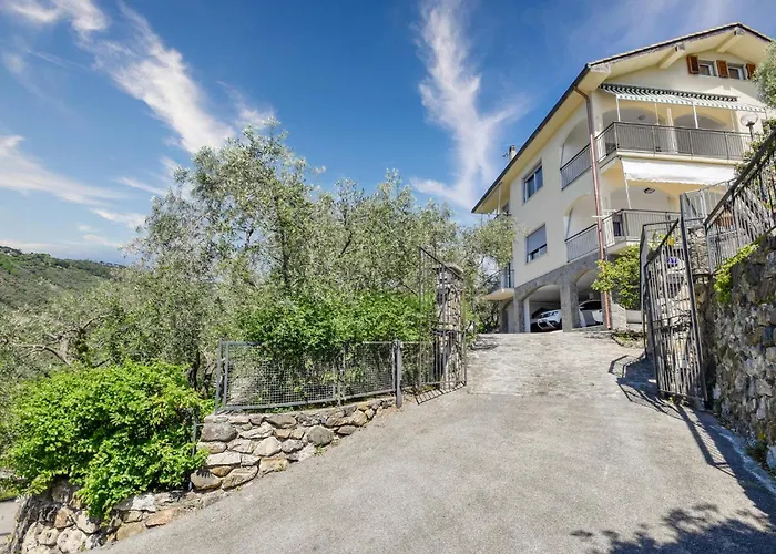 Amazing In Apartman Moneglia